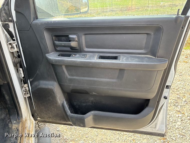 image for item EV3270 2017 RAM 3500 Crew Cab pickup truck