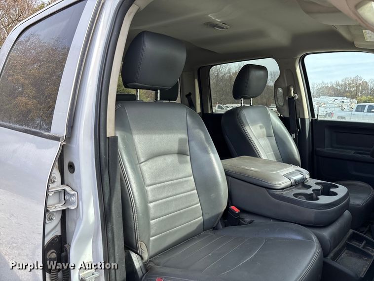 image for item EV3270 2017 RAM 3500 Crew Cab pickup truck