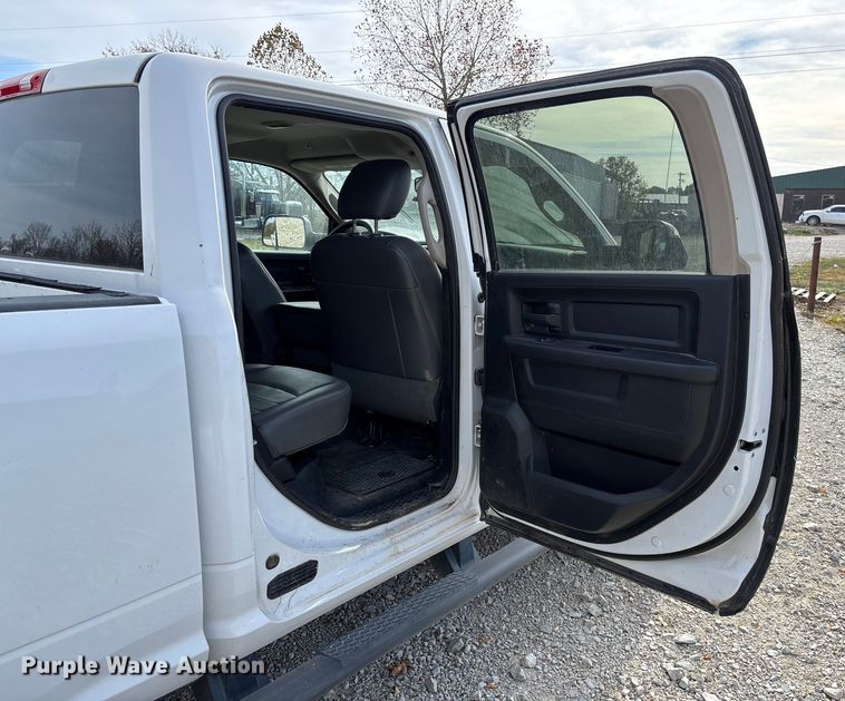 image for item EV3270 2017 RAM 3500 Crew Cab pickup truck