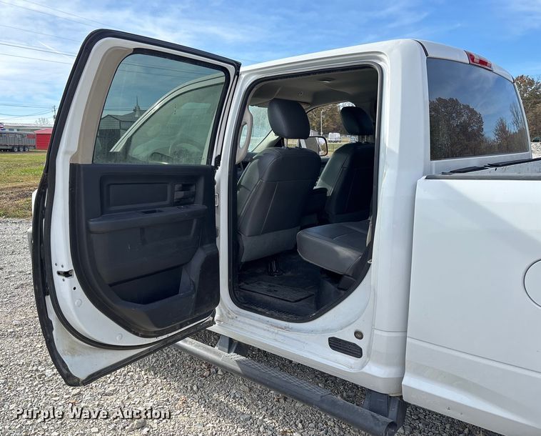 image for item EV3270 2017 RAM 3500 Crew Cab pickup truck