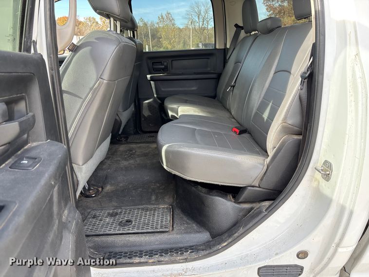 image for item EV3270 2017 RAM 3500 Crew Cab pickup truck