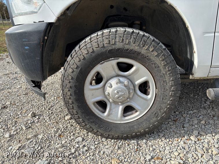 image for item EV3270 2017 RAM 3500 Crew Cab pickup truck