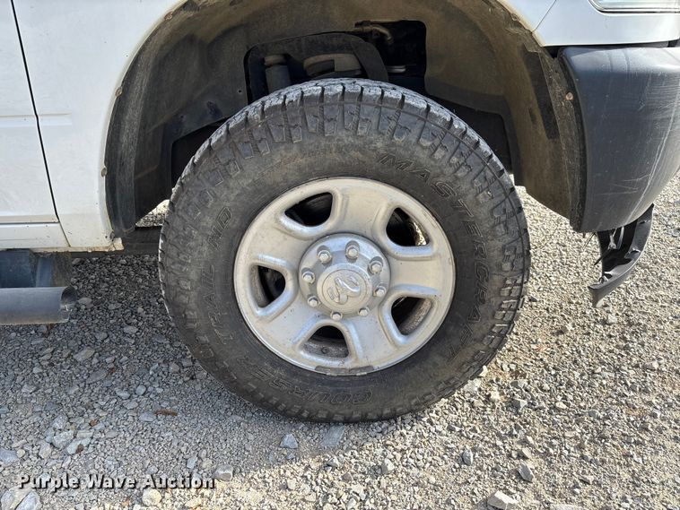 image for item EV3270 2017 RAM 3500 Crew Cab pickup truck