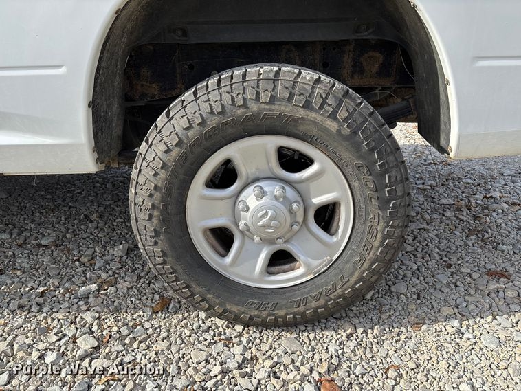 image for item EV3270 2017 RAM 3500 Crew Cab pickup truck