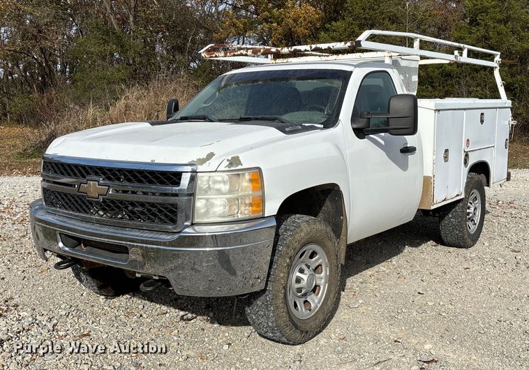 image for item EV3271 2011 Chevrolet Silverado 3500HD utility bed pickup truck