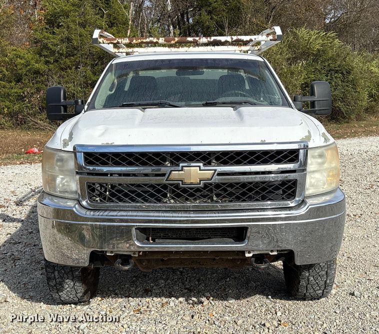 image for item EV3271 2011 Chevrolet Silverado 3500HD utility bed pickup truck