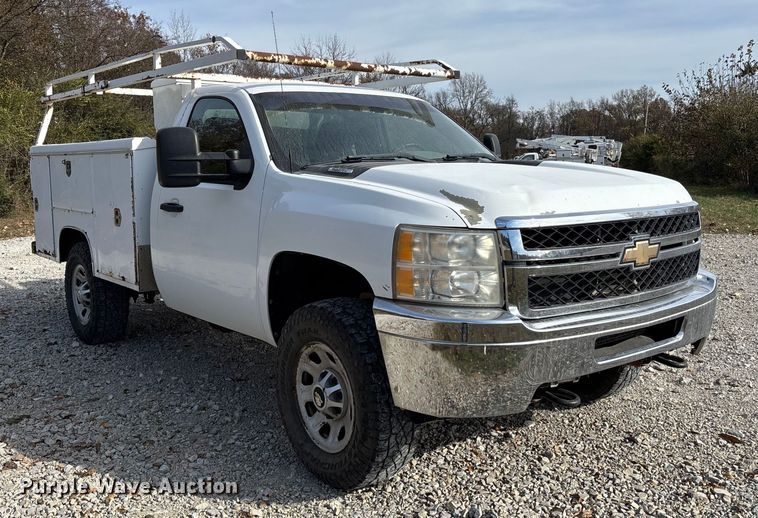 image for item EV3271 2011 Chevrolet Silverado 3500HD utility bed pickup truck