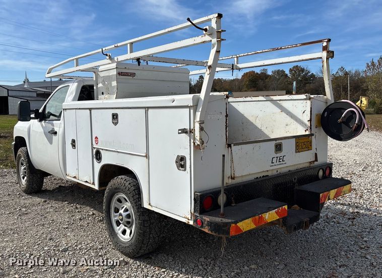 image for item EV3271 2011 Chevrolet Silverado 3500HD utility bed pickup truck