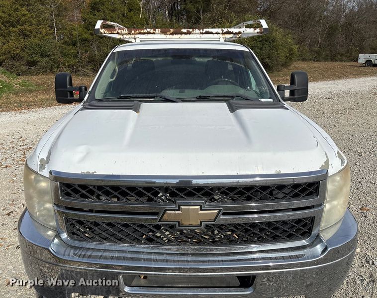 image for item EV3271 2011 Chevrolet Silverado 3500HD utility bed pickup truck