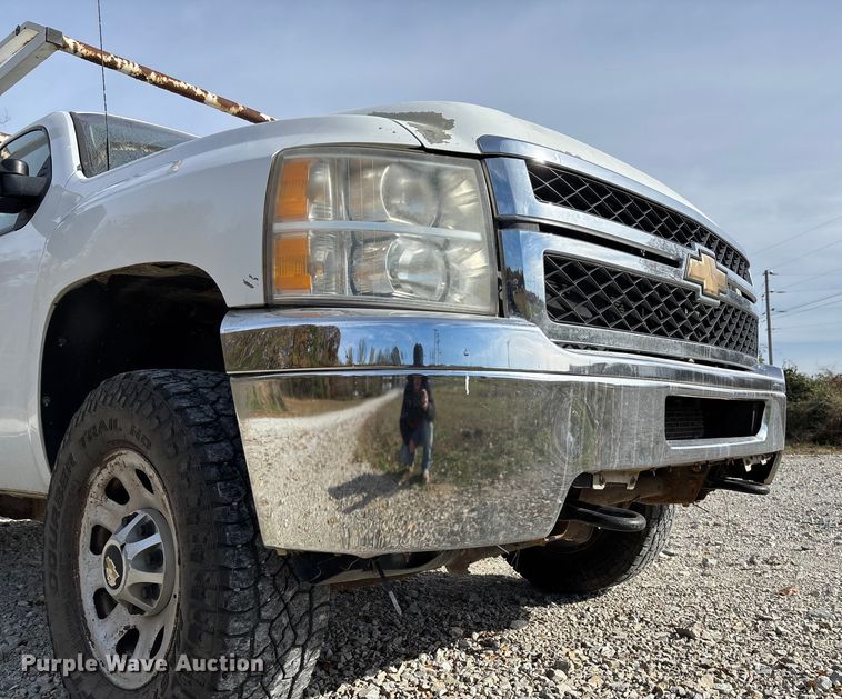 image for item EV3271 2011 Chevrolet Silverado 3500HD utility bed pickup truck