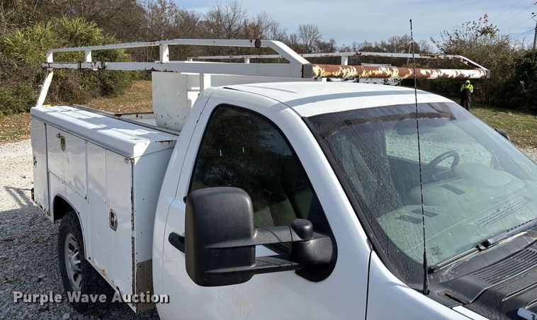 image for item EV3271 2011 Chevrolet Silverado 3500HD utility bed pickup truck