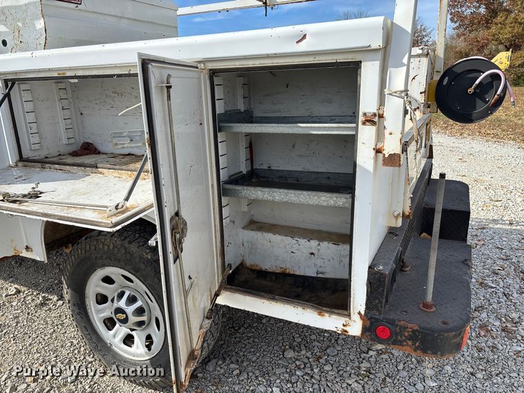 image for item EV3271 2011 Chevrolet Silverado 3500HD utility bed pickup truck