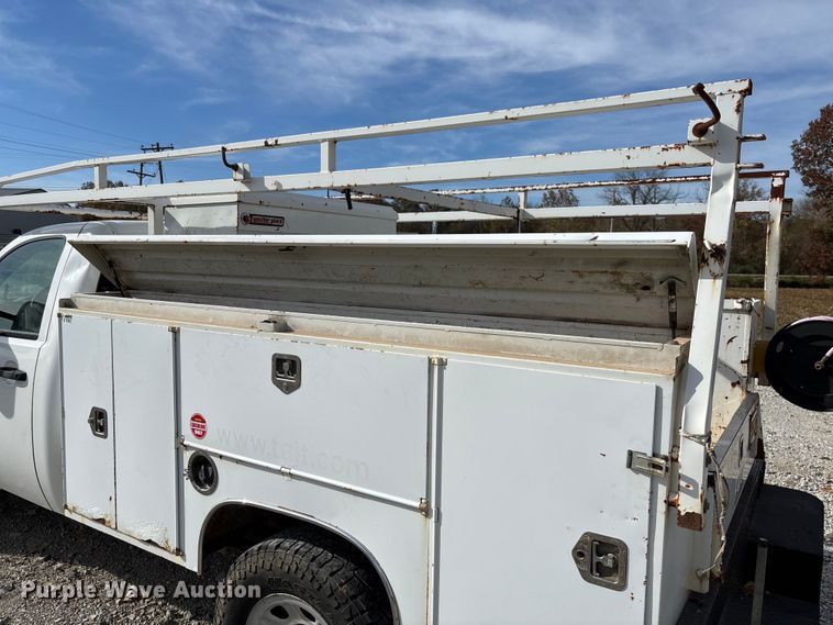 image for item EV3271 2011 Chevrolet Silverado 3500HD utility bed pickup truck