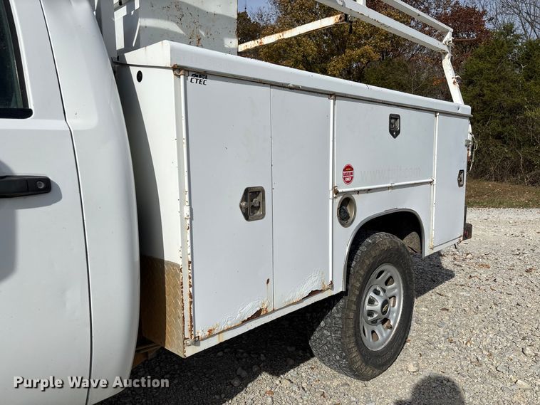 image for item EV3271 2011 Chevrolet Silverado 3500HD utility bed pickup truck