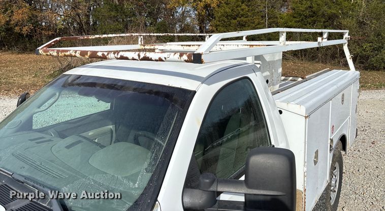 image for item EV3271 2011 Chevrolet Silverado 3500HD utility bed pickup truck