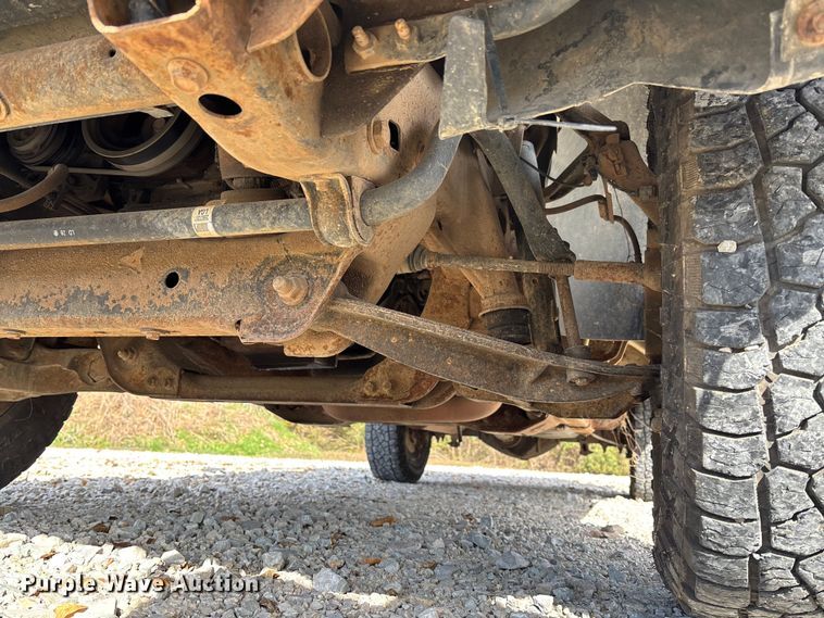 image for item EV3271 2011 Chevrolet Silverado 3500HD utility bed pickup truck