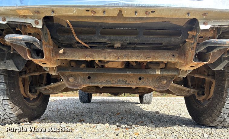 image for item EV3271 2011 Chevrolet Silverado 3500HD utility bed pickup truck