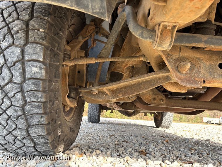 image for item EV3271 2011 Chevrolet Silverado 3500HD utility bed pickup truck