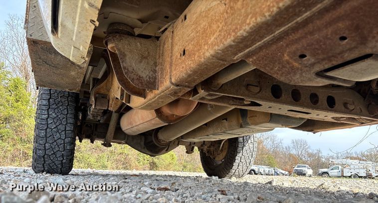 image for item EV3271 2011 Chevrolet Silverado 3500HD utility bed pickup truck