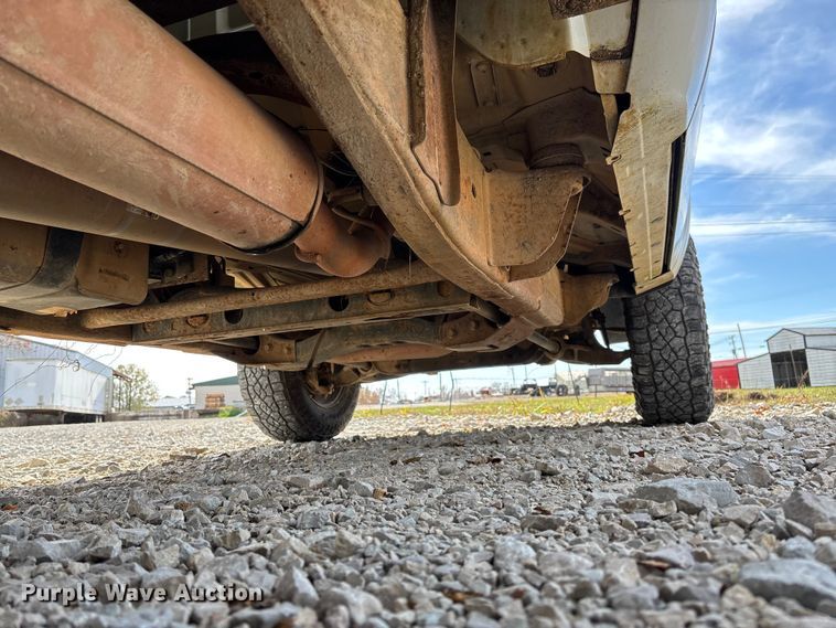 image for item EV3271 2011 Chevrolet Silverado 3500HD utility bed pickup truck