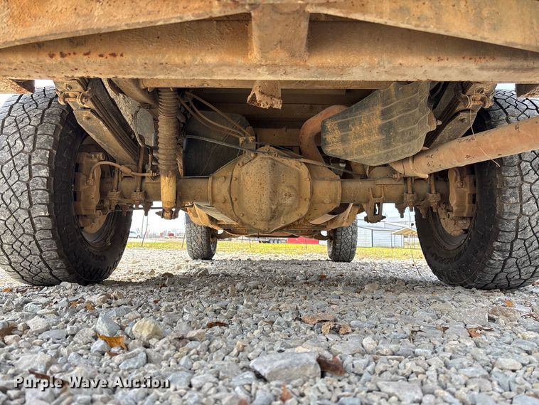 image for item EV3271 2011 Chevrolet Silverado 3500HD utility bed pickup truck