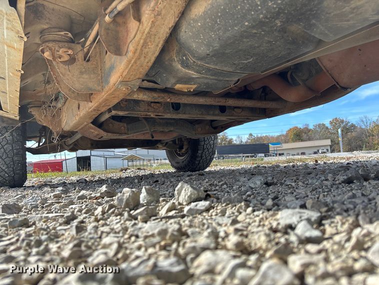 image for item EV3271 2011 Chevrolet Silverado 3500HD utility bed pickup truck