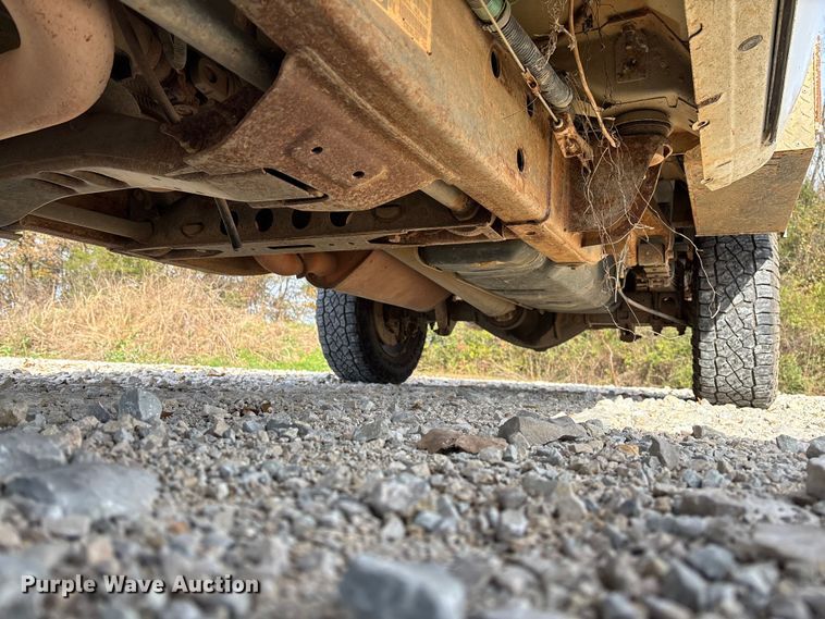 image for item EV3271 2011 Chevrolet Silverado 3500HD utility bed pickup truck