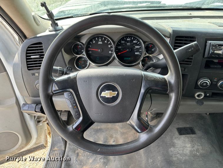 image for item EV3271 2011 Chevrolet Silverado 3500HD utility bed pickup truck