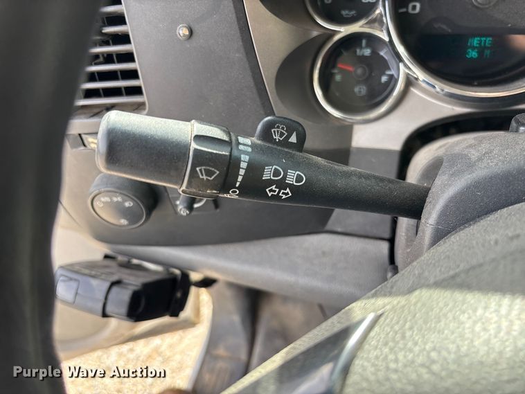 image for item EV3271 2011 Chevrolet Silverado 3500HD utility bed pickup truck