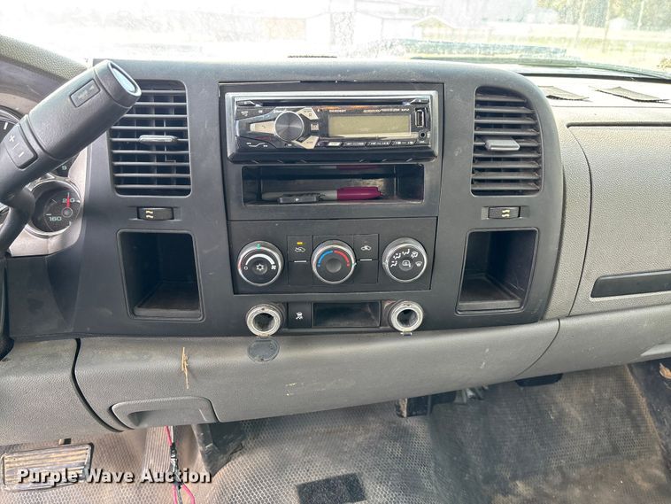 image for item EV3271 2011 Chevrolet Silverado 3500HD utility bed pickup truck