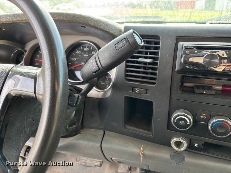 image for item EV3271 2011 Chevrolet Silverado 3500HD utility bed pickup truck