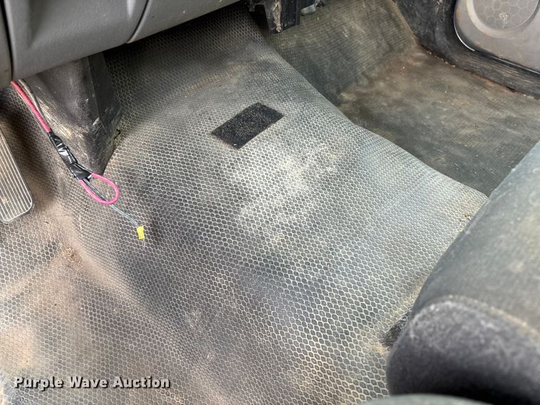 image for item EV3271 2011 Chevrolet Silverado 3500HD utility bed pickup truck