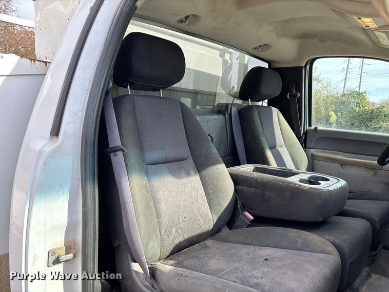 image for item EV3271 2011 Chevrolet Silverado 3500HD utility bed pickup truck