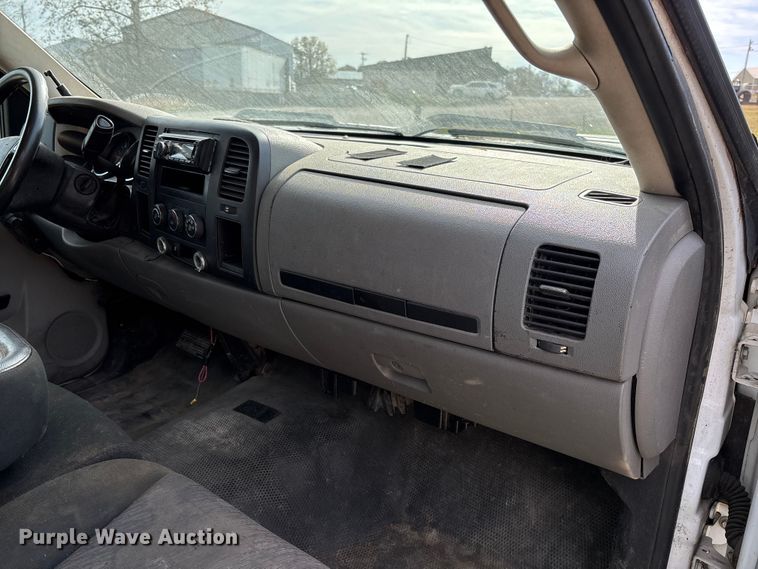 image for item EV3271 2011 Chevrolet Silverado 3500HD utility bed pickup truck