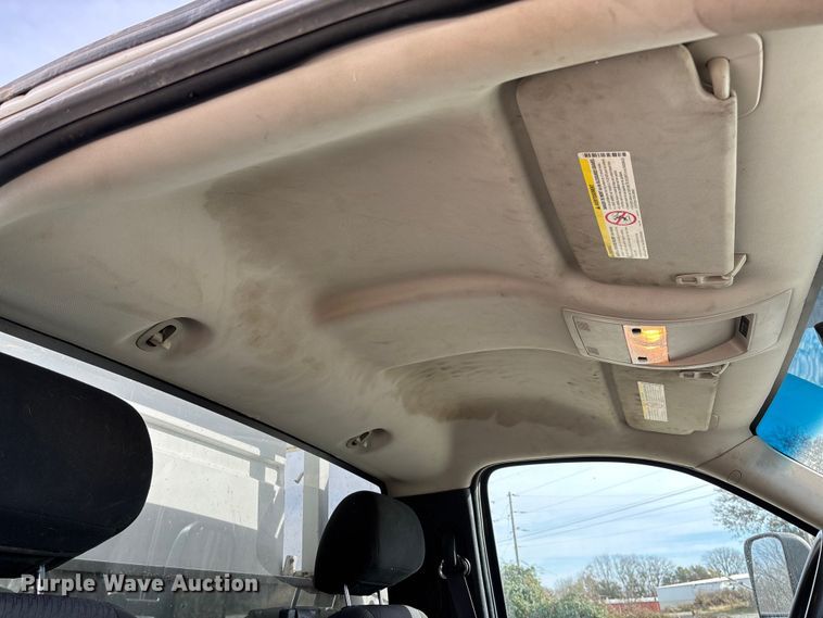 image for item EV3271 2011 Chevrolet Silverado 3500HD utility bed pickup truck