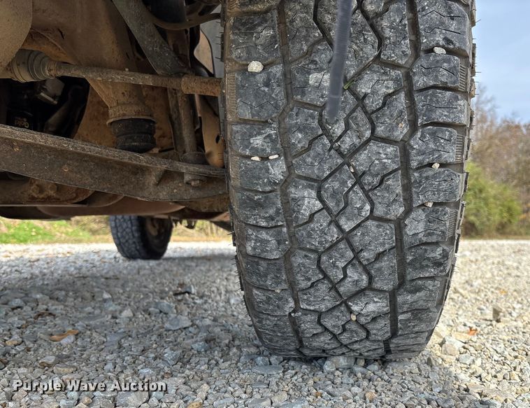 image for item EV3271 2011 Chevrolet Silverado 3500HD utility bed pickup truck