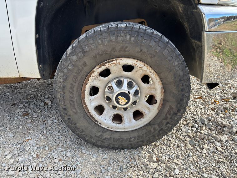 image for item EV3271 2011 Chevrolet Silverado 3500HD utility bed pickup truck