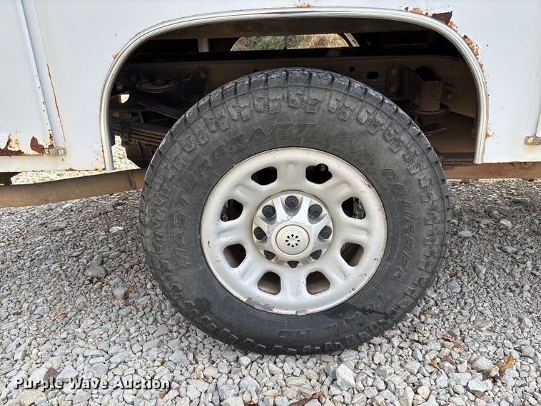 image for item EV3271 2011 Chevrolet Silverado 3500HD utility bed pickup truck