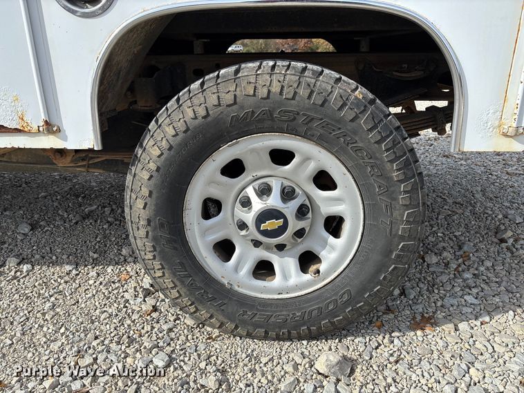 image for item EV3271 2011 Chevrolet Silverado 3500HD utility bed pickup truck