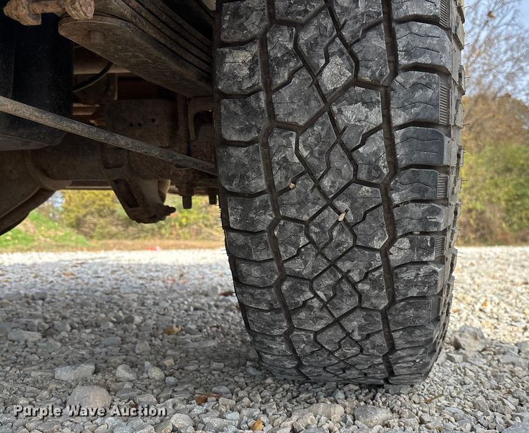 image for item EV3271 2011 Chevrolet Silverado 3500HD utility bed pickup truck