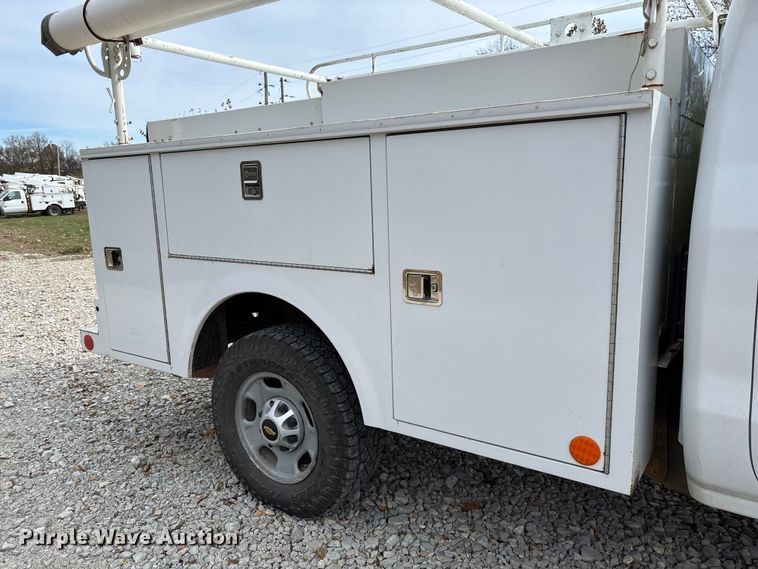 image for item EV3273 2016 Chevrolet Silverado 2500HD utility bed pickup truck