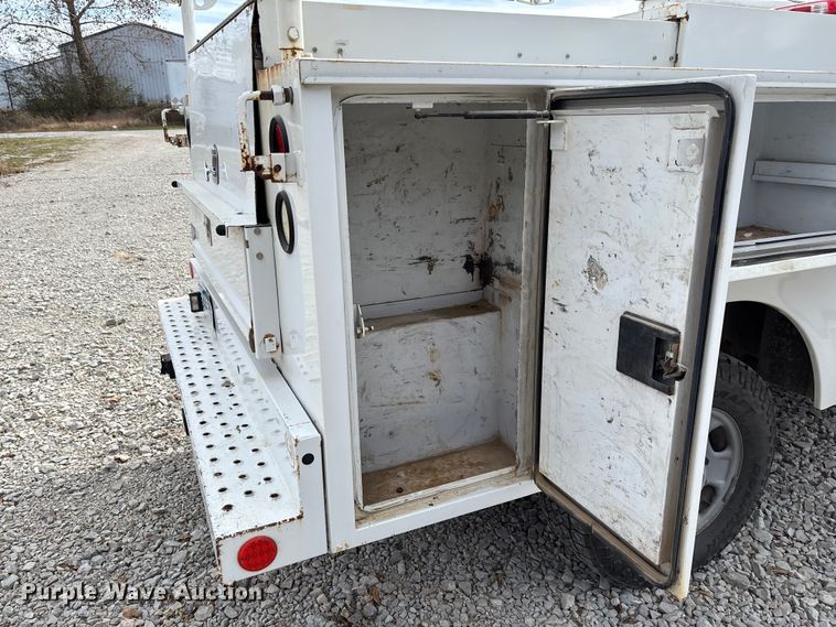 image for item EV3273 2016 Chevrolet Silverado 2500HD utility bed pickup truck