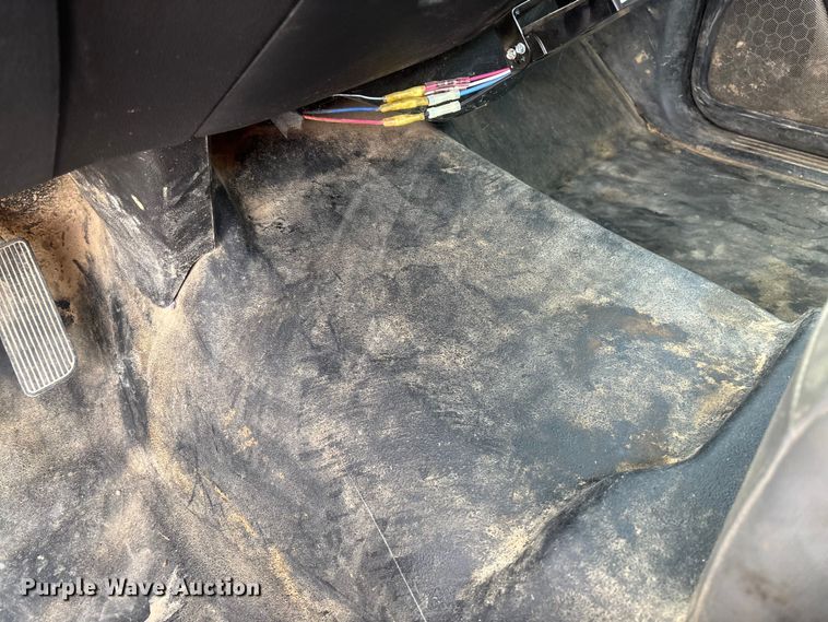 image for item EV3273 2016 Chevrolet Silverado 2500HD utility bed pickup truck