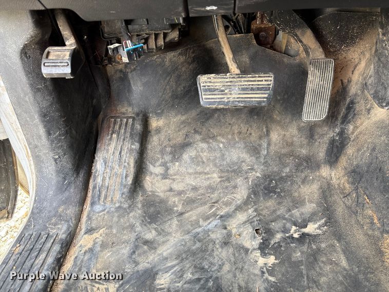 image for item EV3273 2016 Chevrolet Silverado 2500HD utility bed pickup truck