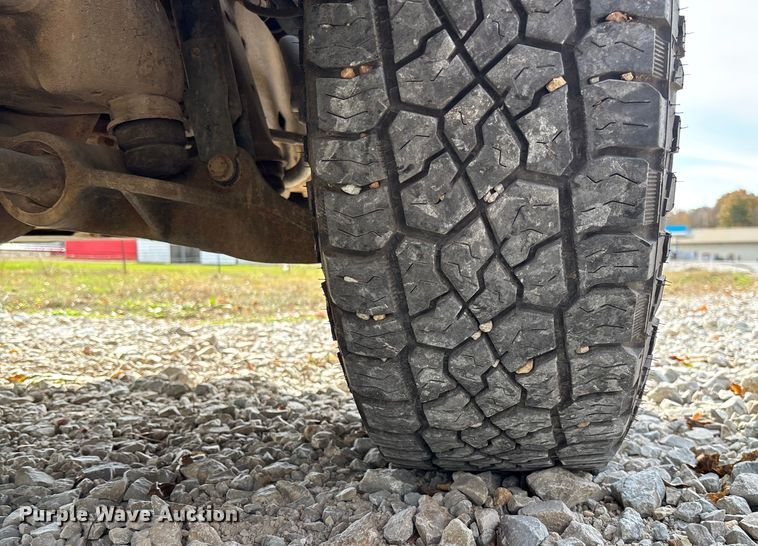 image for item EV3273 2016 Chevrolet Silverado 2500HD utility bed pickup truck