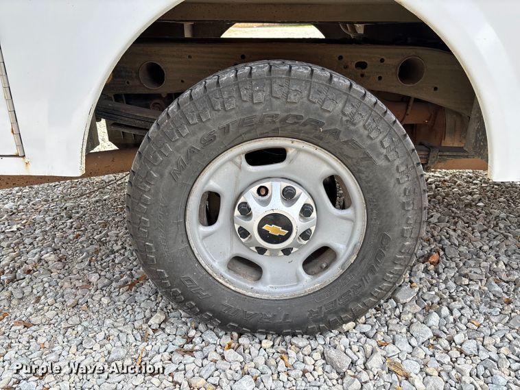 image for item EV3273 2016 Chevrolet Silverado 2500HD utility bed pickup truck