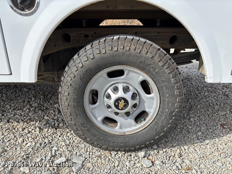 image for item EV3273 2016 Chevrolet Silverado 2500HD utility bed pickup truck