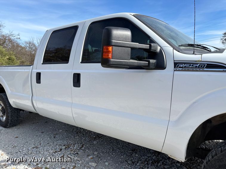 image for item EV3276 2014 Ford F250 Super Duty Crew Cab pickup truck
