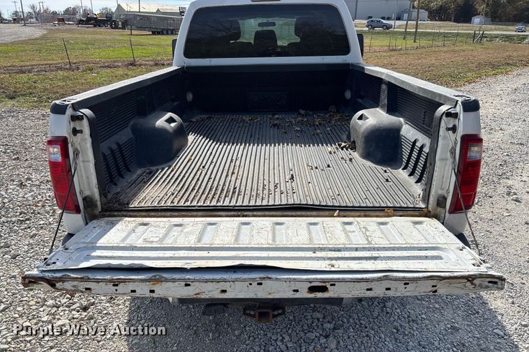 image for item EV3276 2014 Ford F250 Super Duty Crew Cab pickup truck