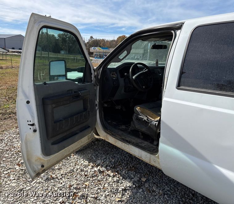 image for item EV3276 2014 Ford F250 Super Duty Crew Cab pickup truck